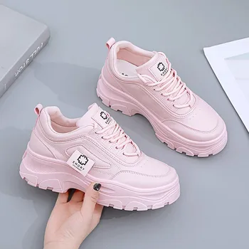 Весенние кожаные розовые кроссовки на платформе; женская спортивная повседневная обувь на толстой подошве; Модная обувь для прогулок на открытом воздухе на шнуровке;